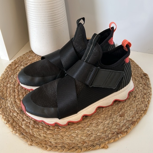 Sorel Kinetic high top water resistant sneakers-size 7-black/white/salmon - Picture 4 of 12